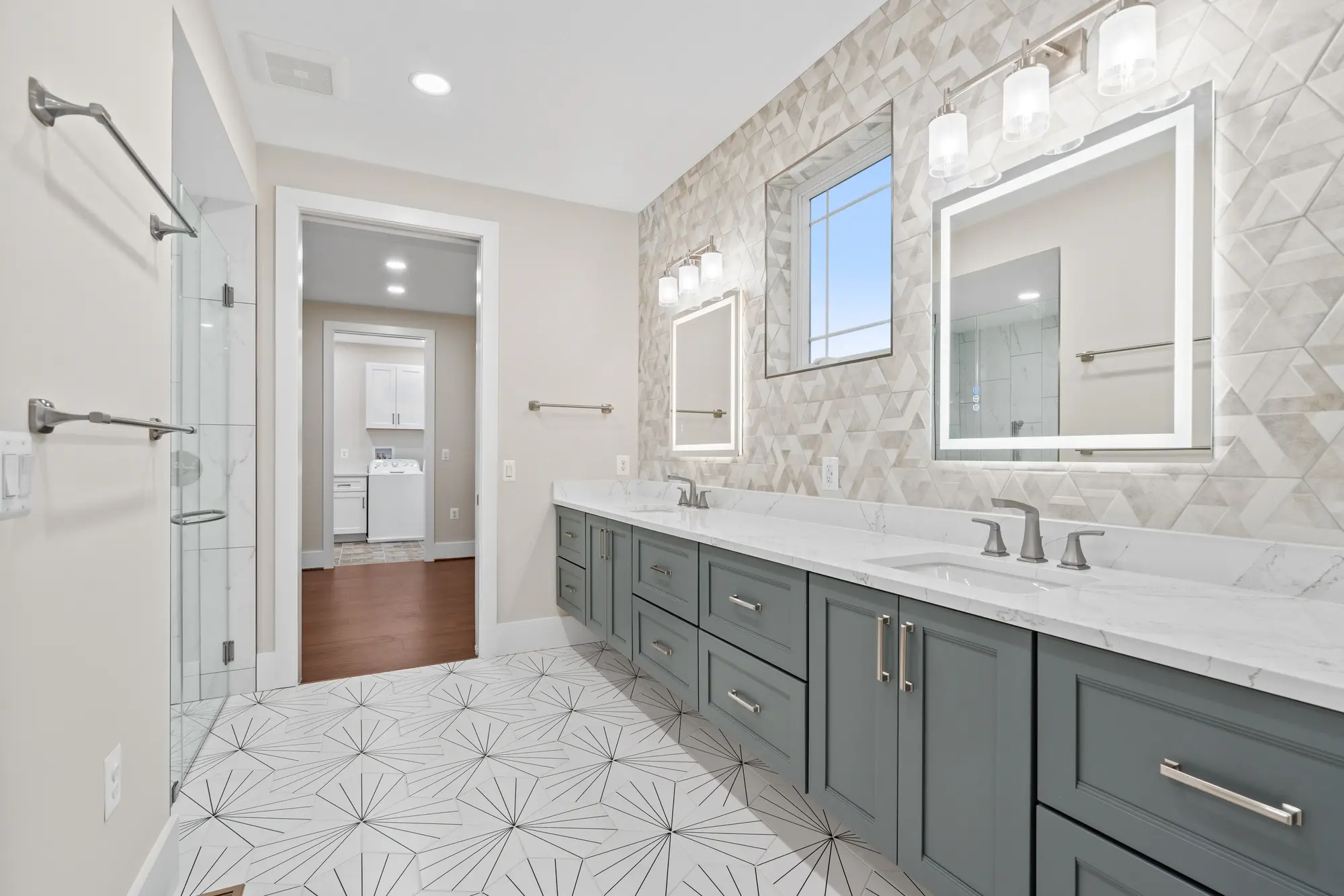Modern bathroom, Umedia real estate photography, Falls Church, VA