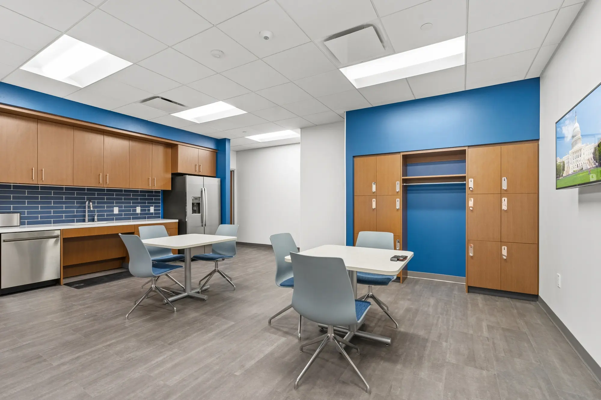 Contemporary office design for commercial banking at Navy Federal, DC